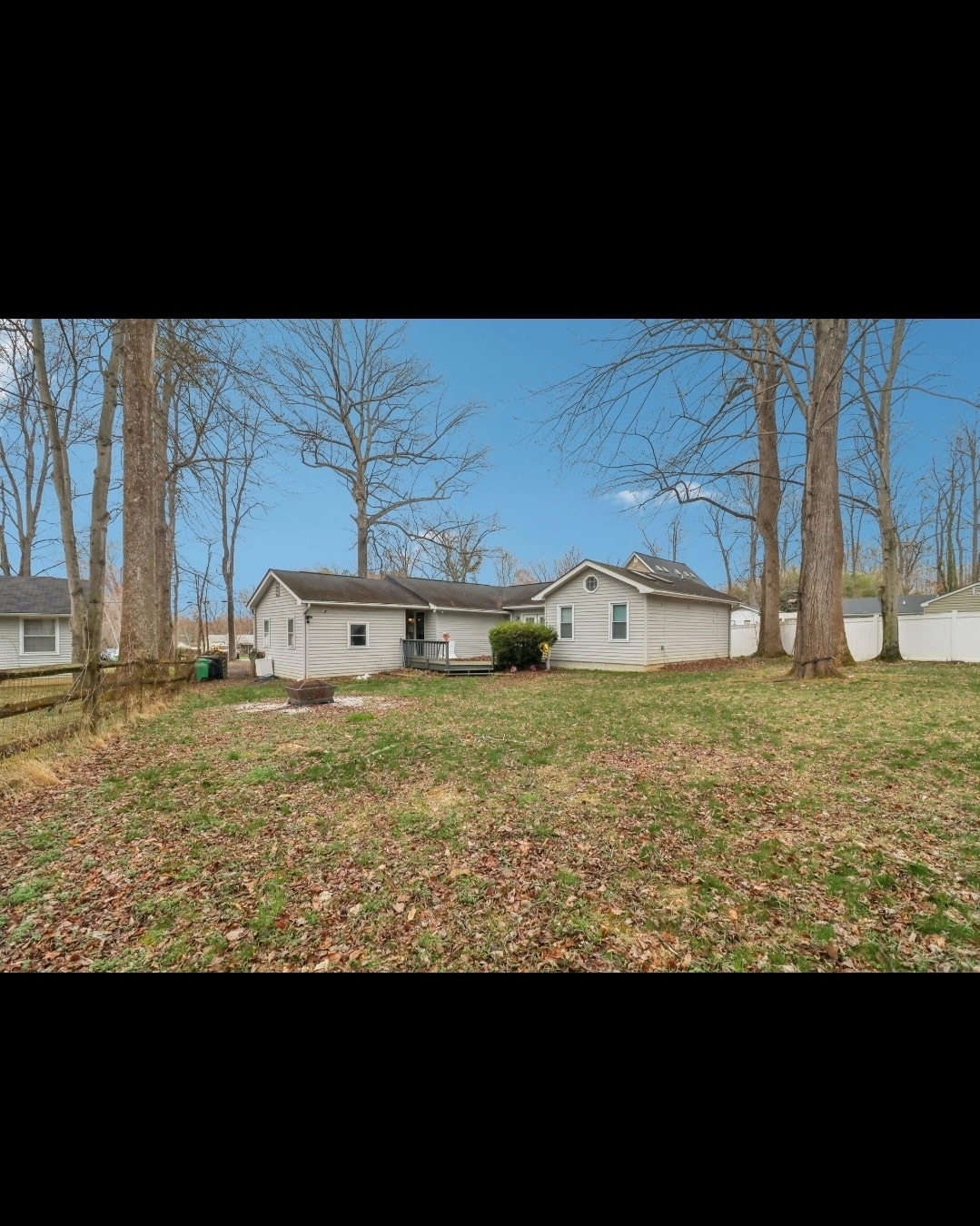 Building Photo - 1605 Airport Ln