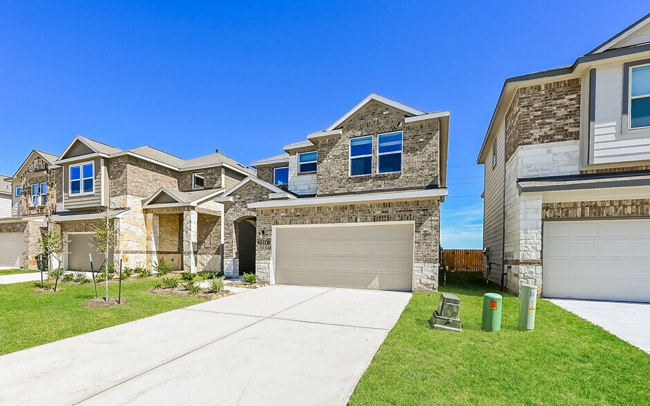 Building Photo - 7914 Cypress Country Dr