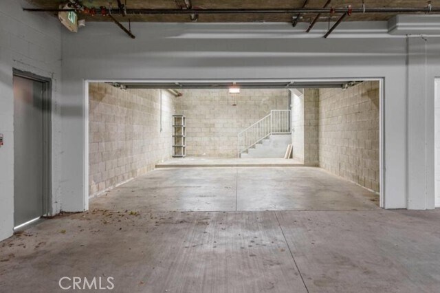 Building Photo - 441 N Los Robles Ave