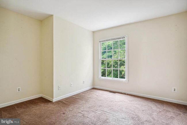 Building Photo - 18862 Crossroads Ct