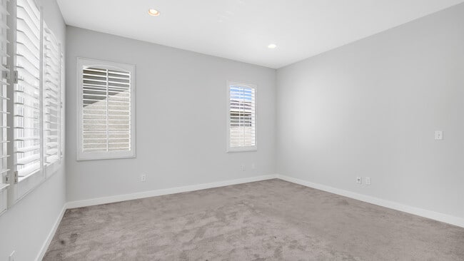 Building Photo - 183 Kingswood