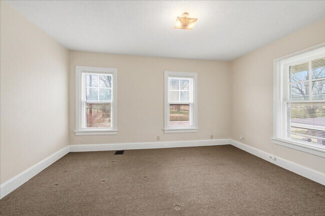 Building Photo - 5334 E Washington St