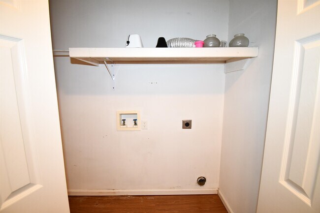 Building Photo - 604 Derouen St