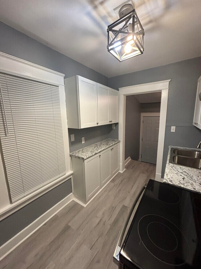 Building Photo - 3132 Mapleleaf Ave