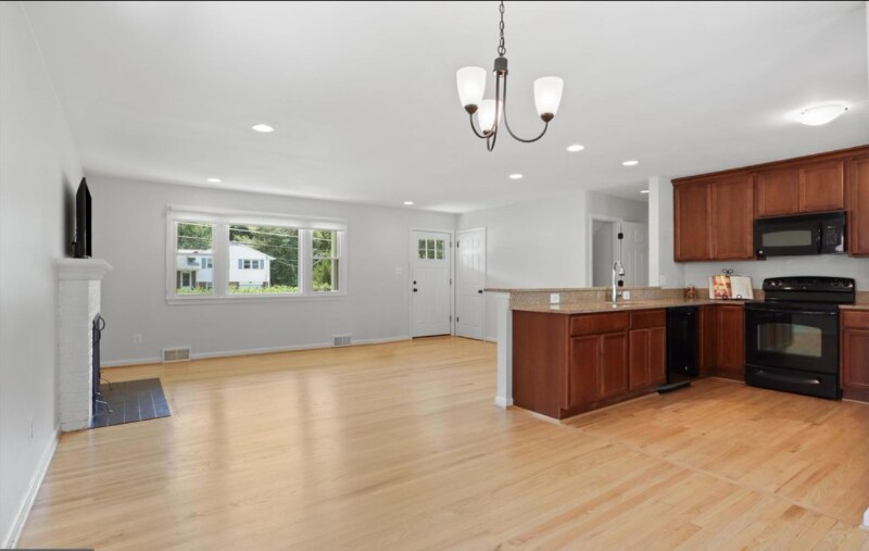 Building Photo - 5954 Kedron St