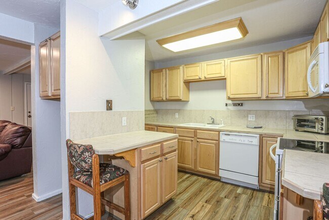 Building Photo - Walk to everything! Partially Furnished! Flexible lease terms!