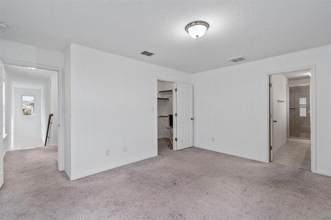 Building Photo - 3201 College Park Dr