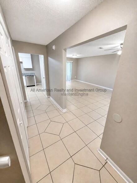 Building Photo - 939 Tanager Rd