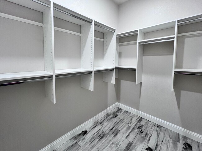 Building Photo - $2,895 Fowler & Church, Spacious 3 Bedroom...