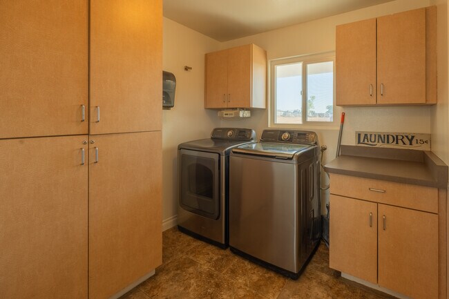 Building Photo - 36070 Valencia Way