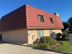 Building Photo - 2853 Palm Ave