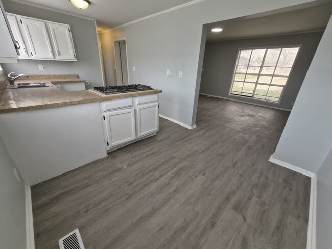 Building Photo - 3747 Ireland Dr