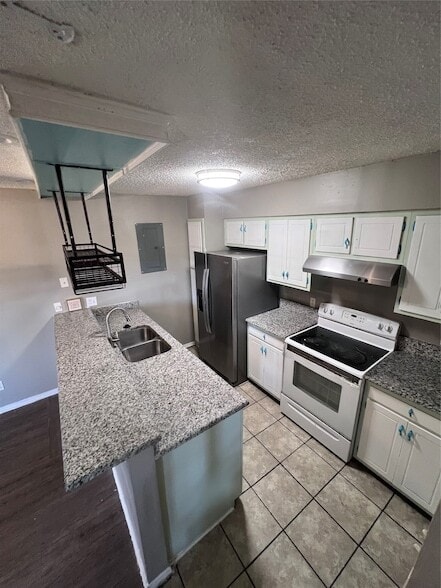 Building Photo - 5604 Boca Raton Blvd
