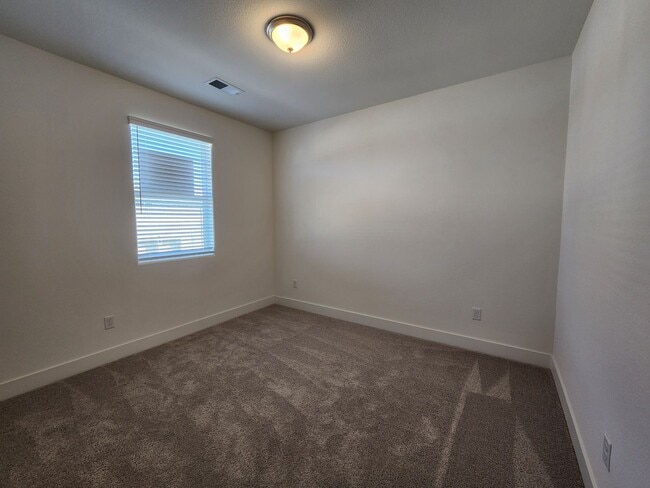 Building Photo - Brand New Townhome in South Carson City
