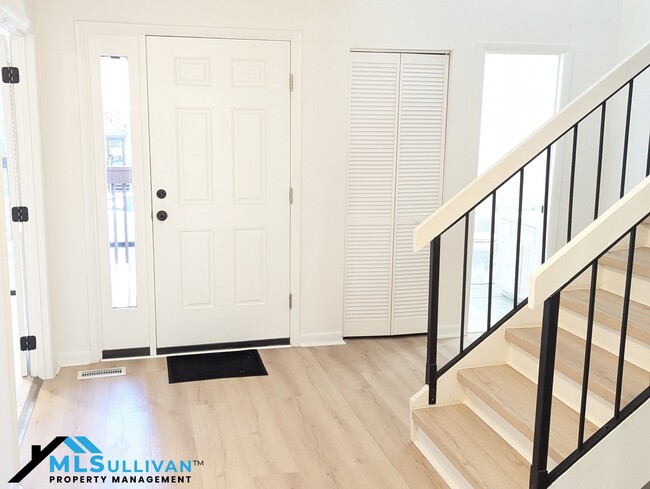 Building Photo - 4100-4105 Five Oaks Dr