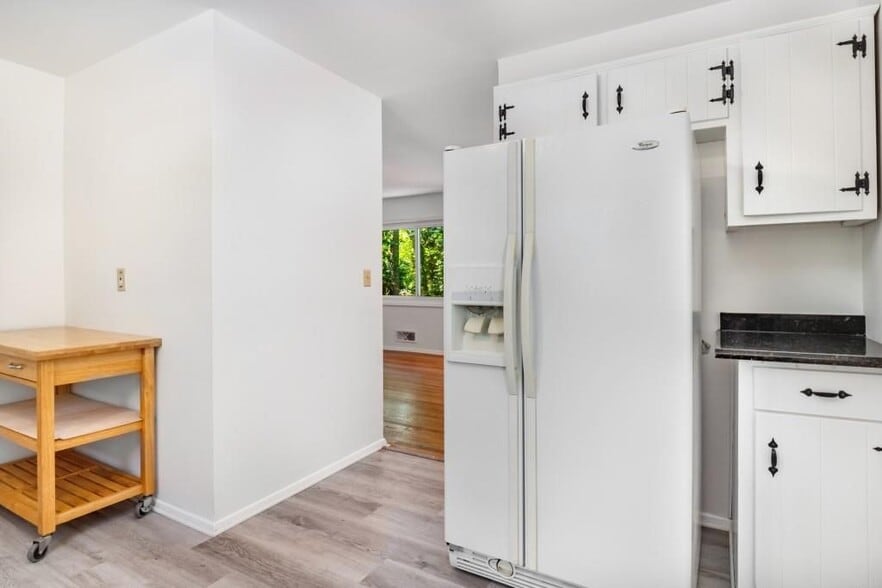 Building Photo - 2563 Beverly Hills Dr