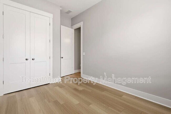 Building Photo - 553 Sound Dr