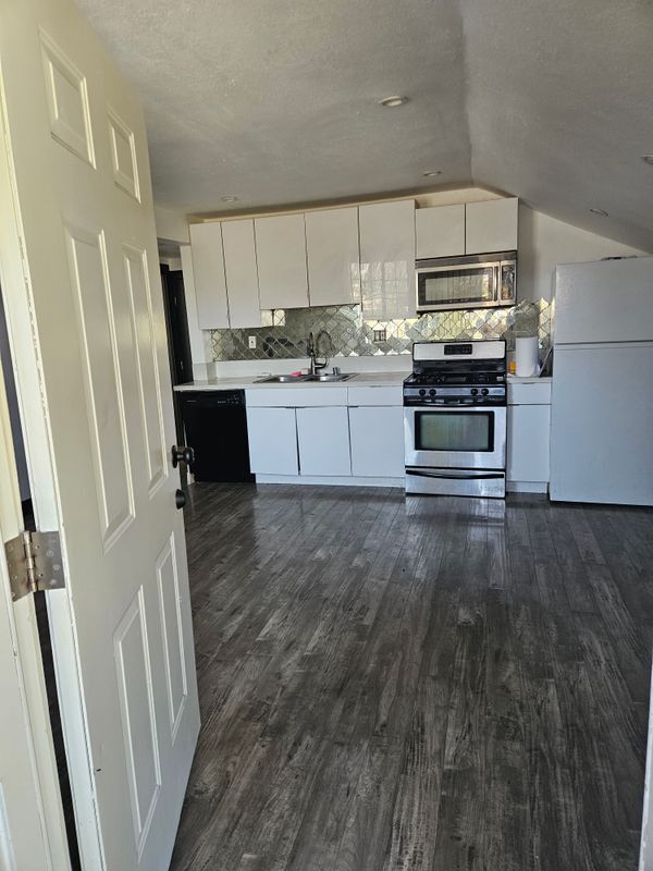 Building Photo - 534 N Berendo St