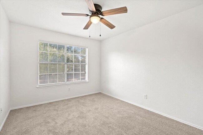 Building Photo - 15423 Quinley Dr