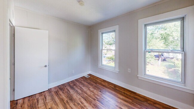 Building Photo - Beautiful Beaver Hills Single Family | Ava...