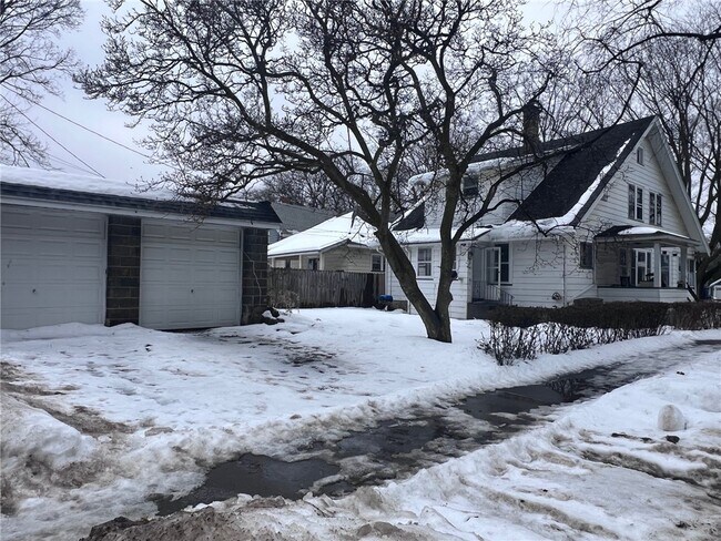 Building Photo - 135 Arbordale Ave