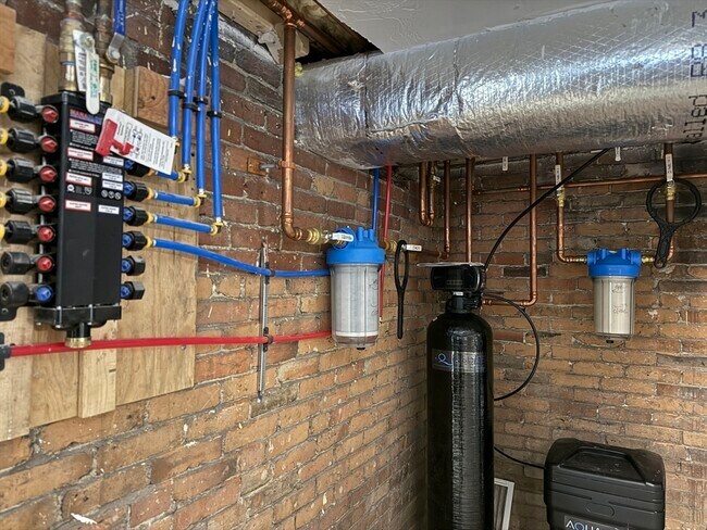 Building Photo - 172 Auburn St