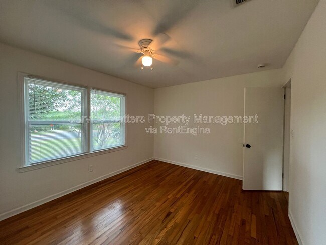 Building Photo - 3543 Bayou Blvd
