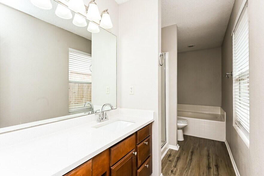 Building Photo - 10769 Braemoor Dr