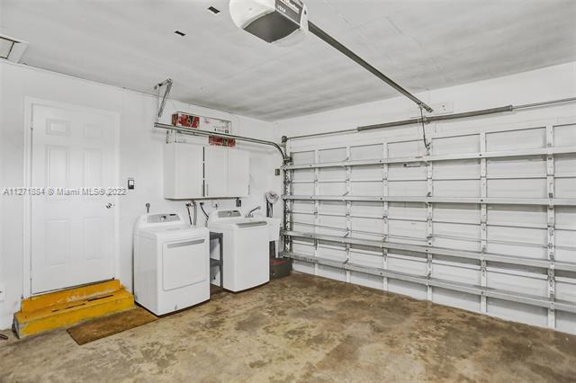 Building Photo - 8370 N Kendall Dr