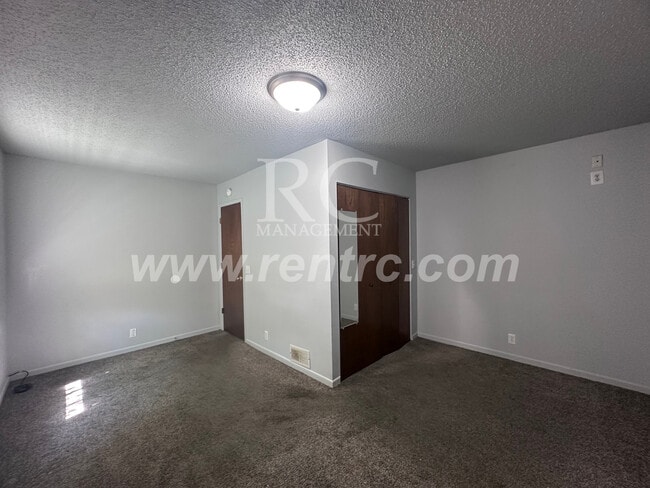 Building Photo - 15986 Arrowhead Rd