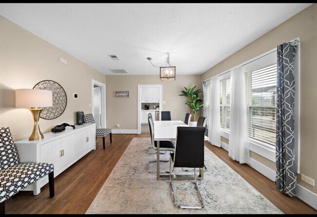 Building Photo - 1631 Castle Ct