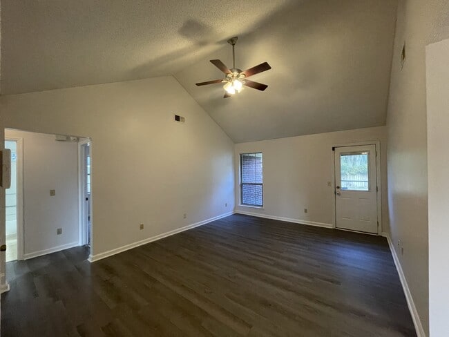 Building Photo - Home For Rent