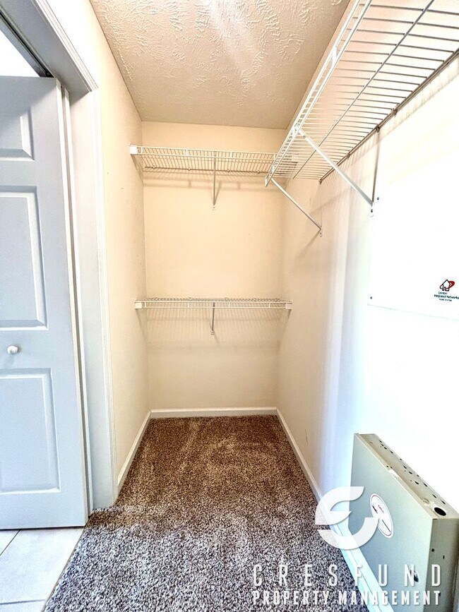 Building Photo - 2 Bed, 2 Bath - BRAND NEW CARPET!!! READY FOR MOVE IN TODAY!