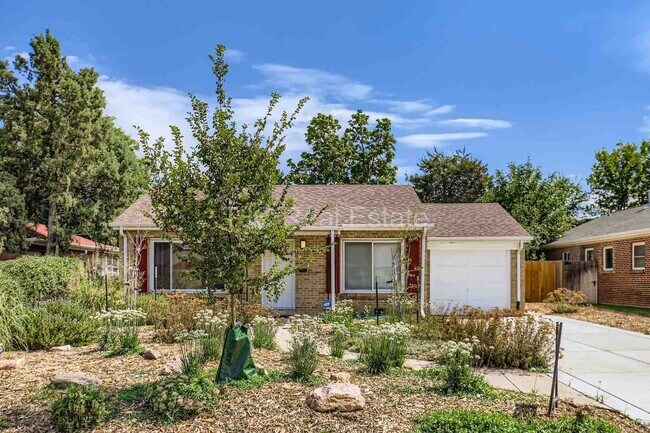 Building Photo - 2140 Niagara St