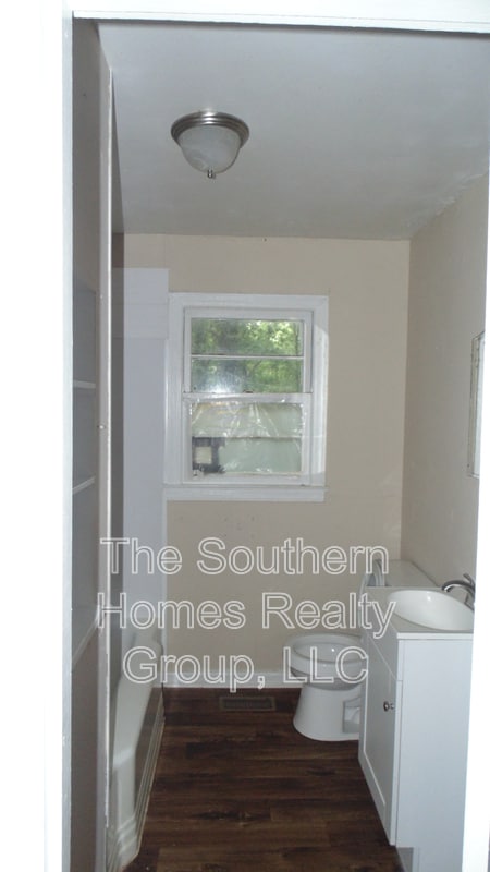 Building Photo - 1704 Shady Dr