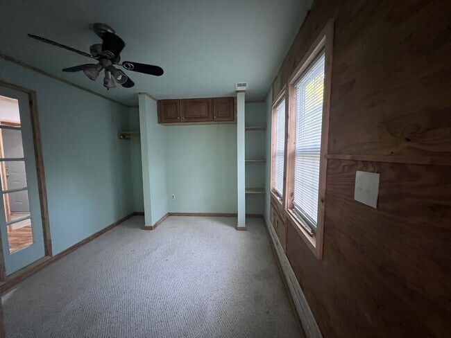 Building Photo - 2040 Cambridge Ave