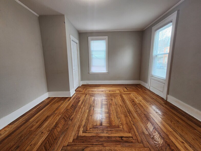 Building Photo - 74 William St