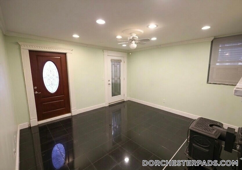 Building Photo - 235 Savin Hill Ave