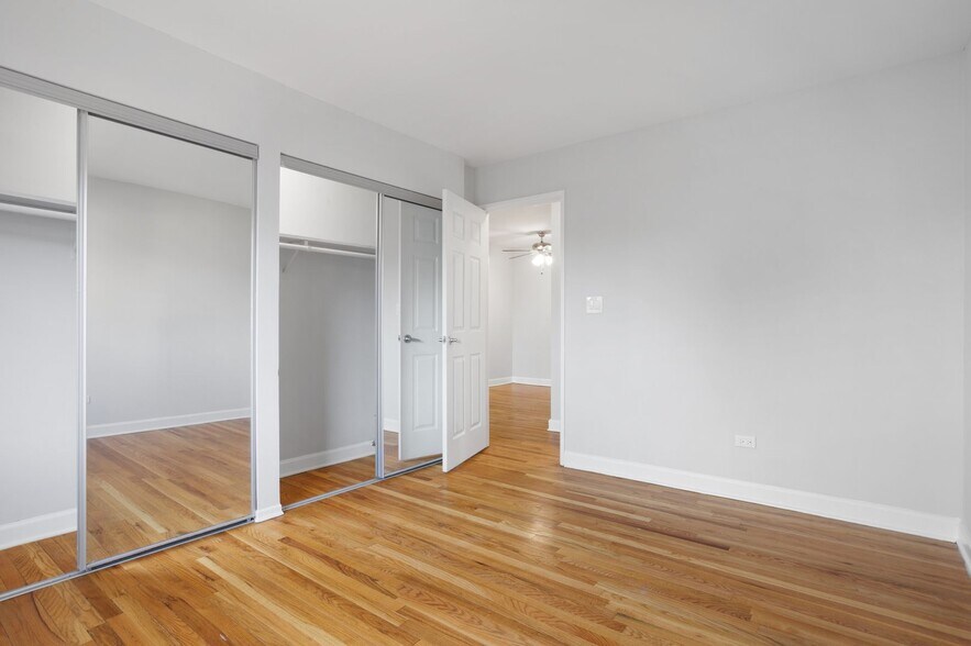 Building Photo - 6755 N Sheridan Rd