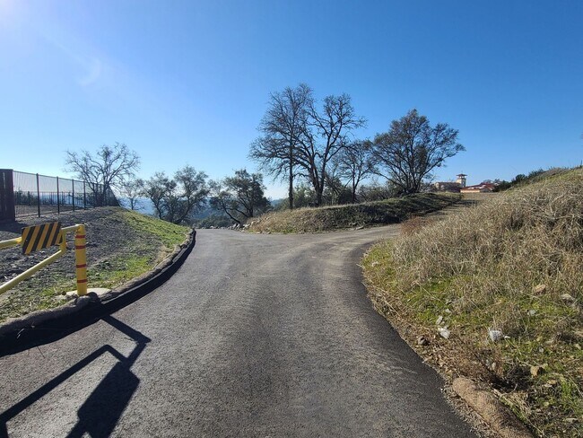 Building Photo - BEAUTIFUL BRAND NEW "NEXT-GEN" HOME W/ SOLAR & SIERRA VIEWS!!