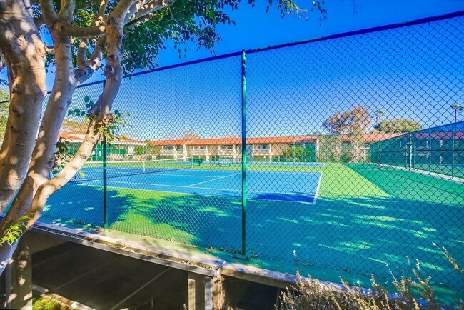 Building Photo - 453 S Sierra Ave