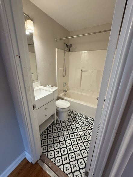 Building Photo - 6915 Foxcroft Dr