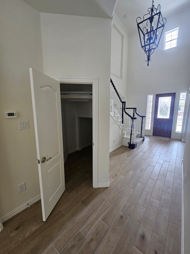 Building Photo - 1732 Auburn Dr