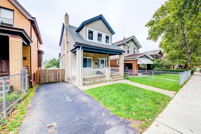 Building Photo - Stunning 3 bedroom home in Bon Air availab...