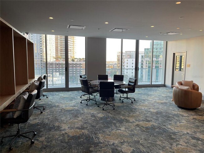 Building Photo - 400 Central Ave