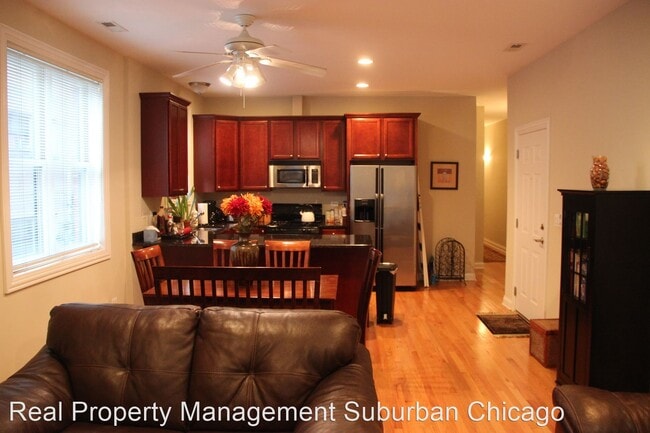 Building Photo - 3 br, 2 bath House - 5536 W. Higgins #1W