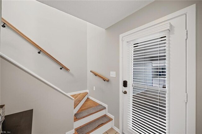 Building Photo - 2304 Bergen Ct