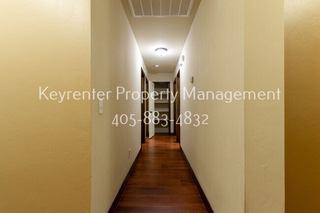 Building Photo - 2405 SW 138th St