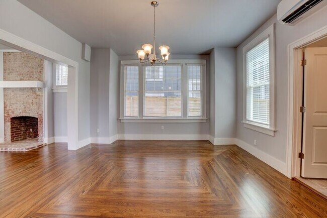 Building Photo - Downtown 3/2.5 Fully Remodeled!