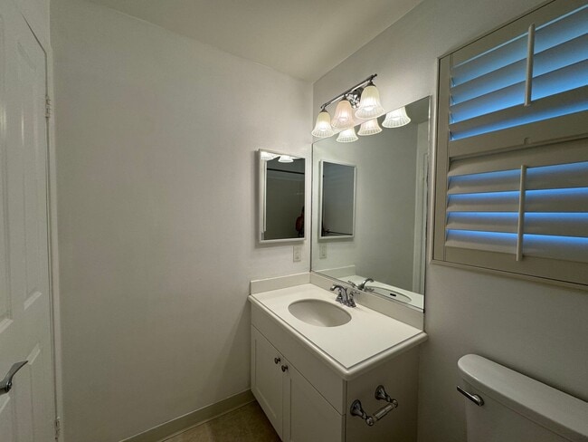 Building Photo - Stunning 4 Bedroom with 3 Bathroom Home in...